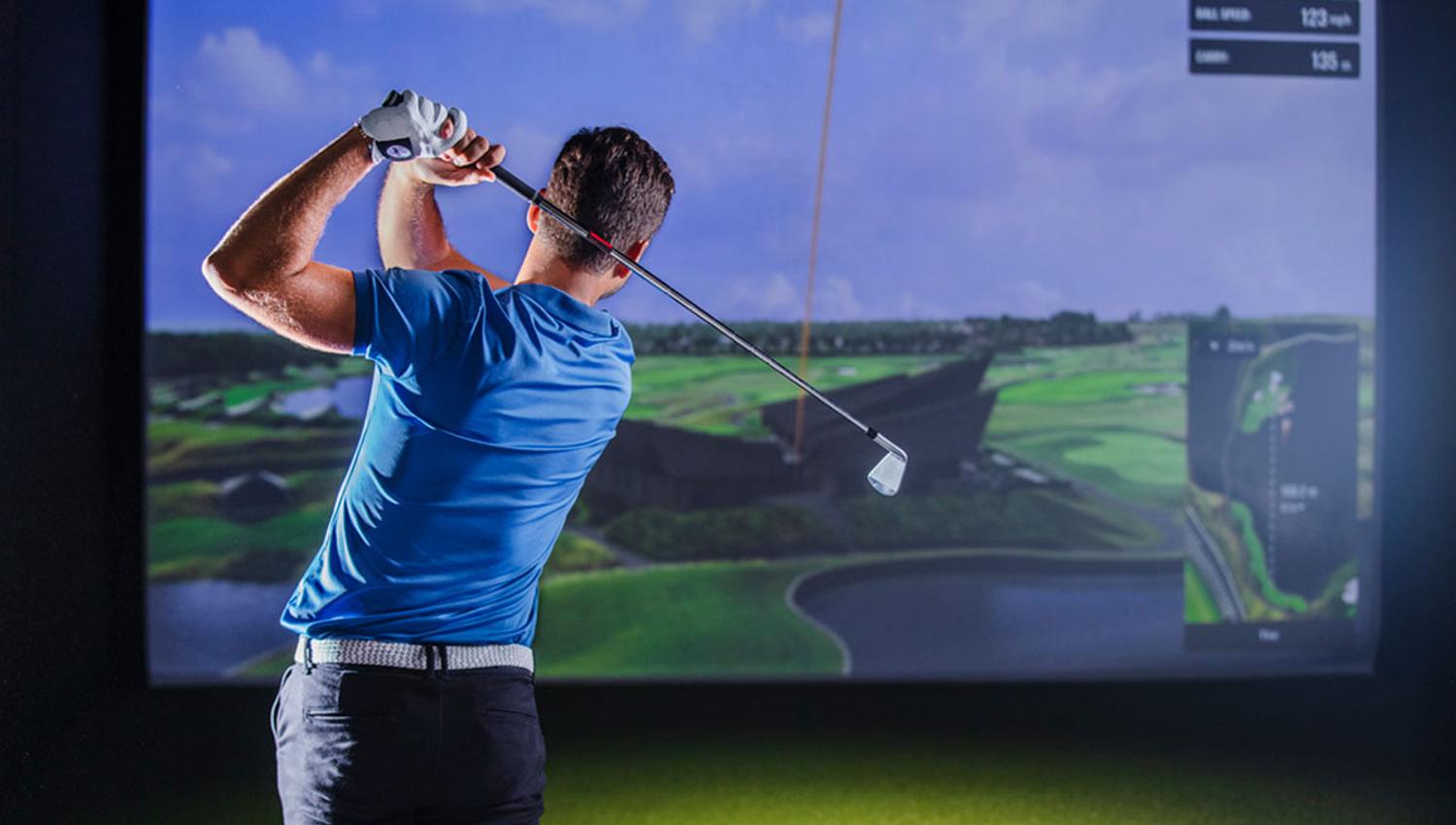 man playing golf at Bygolf Skien