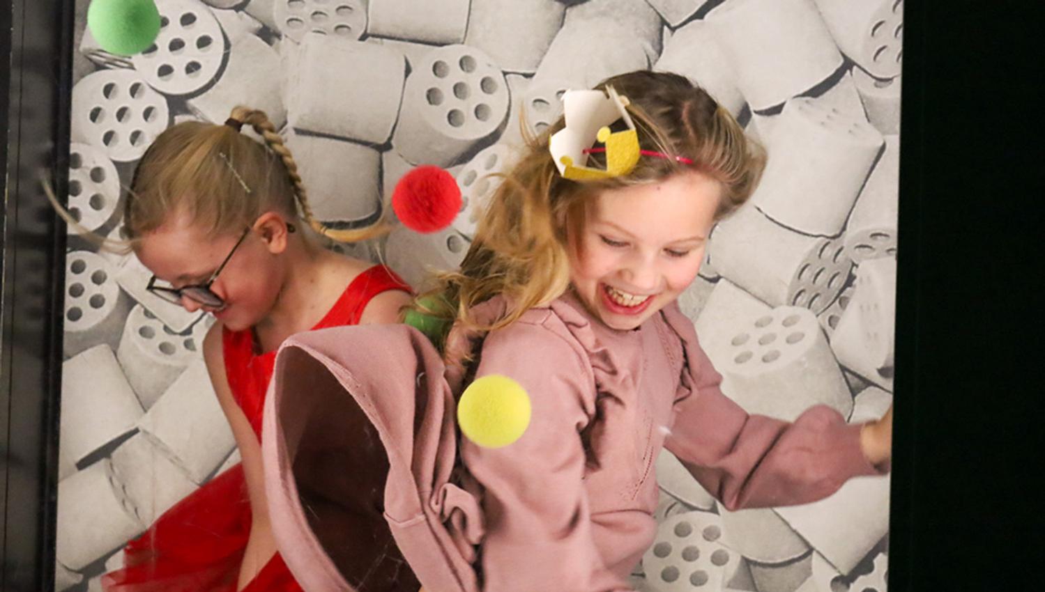 girls playing at DuVerden