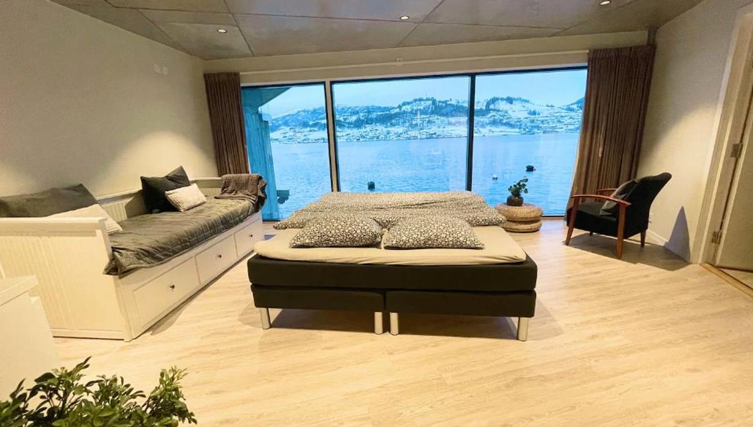 Room with a spectacular view of the Hardangerfjord – beautiful surroundings and modern comfort.