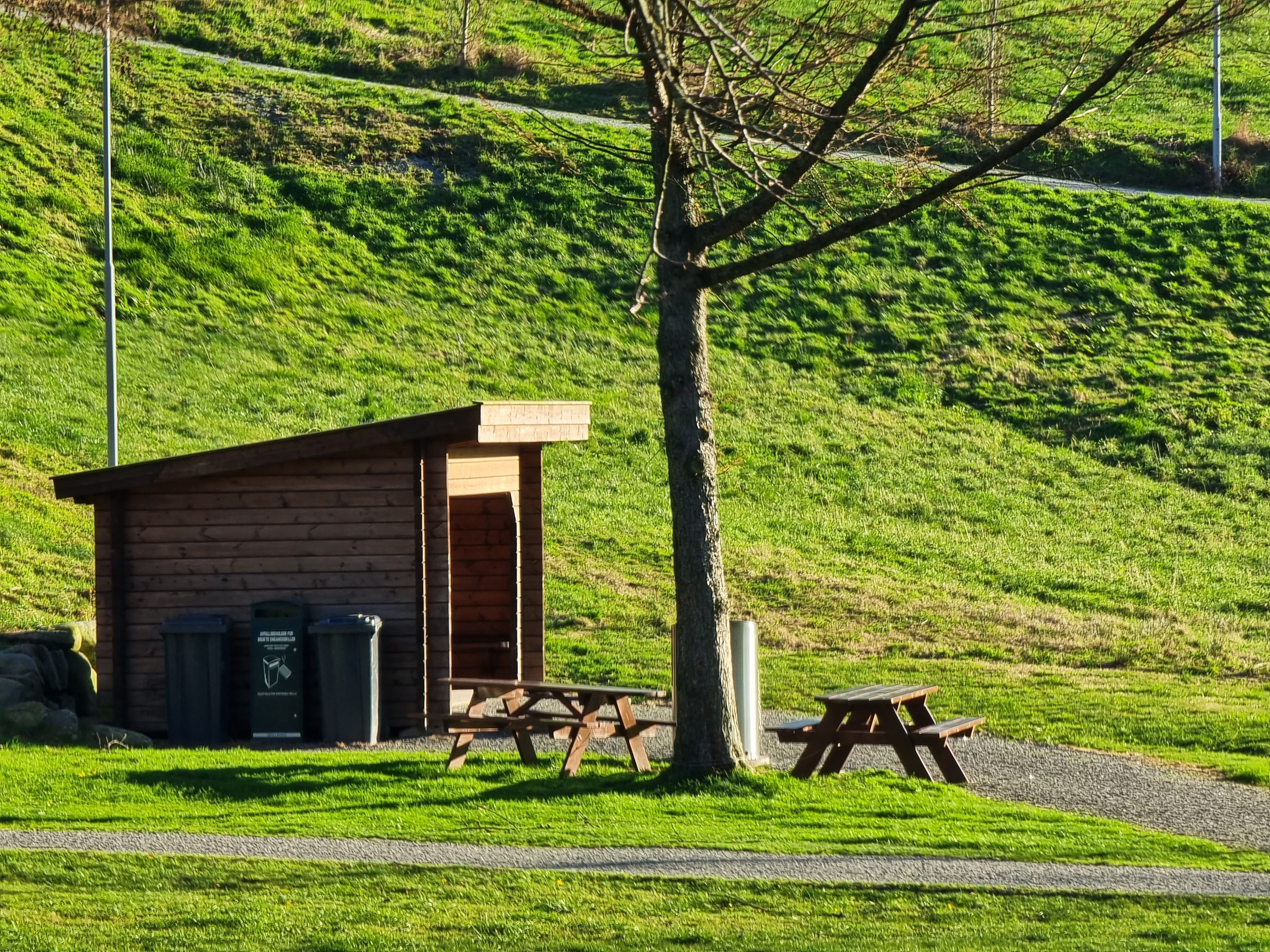Lean-to shelter