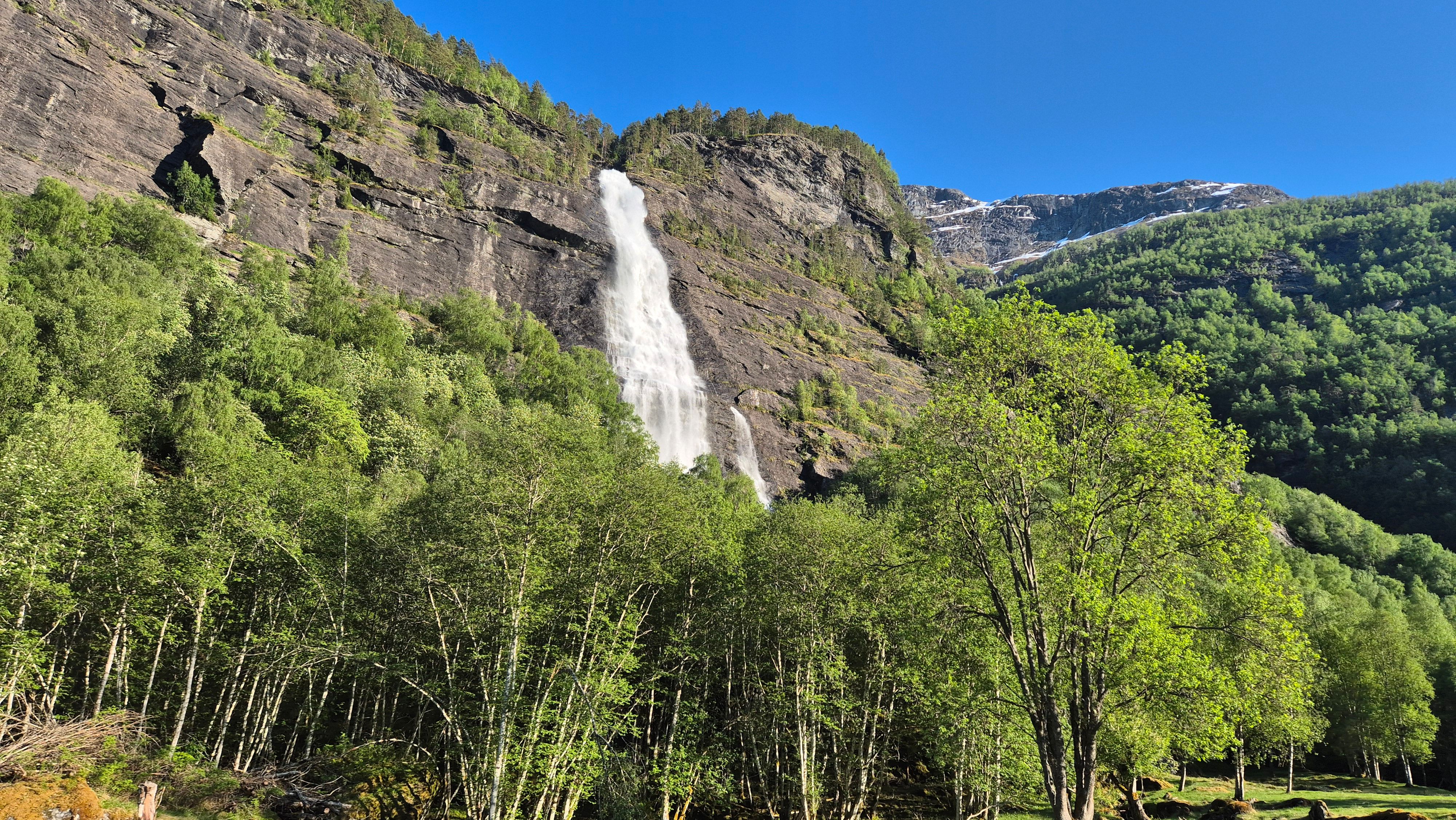 Tindevegen, Årdal