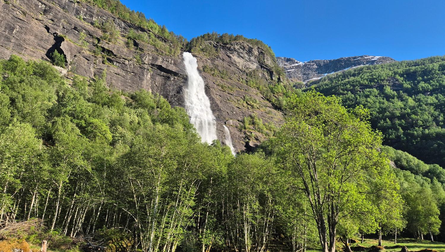 Tindevegen, Årdal
