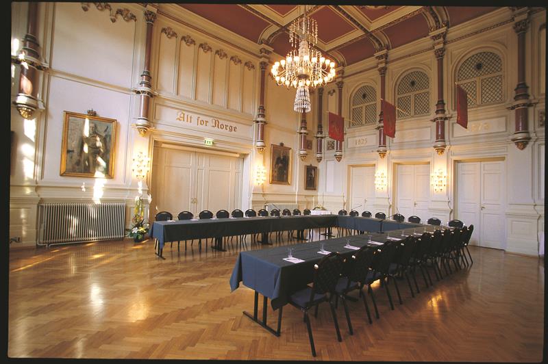 conference table in horseshoe layout