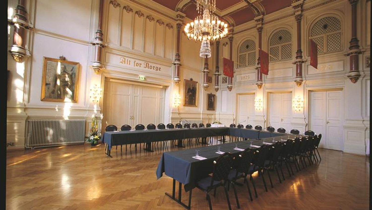 conference table in horseshoe layout