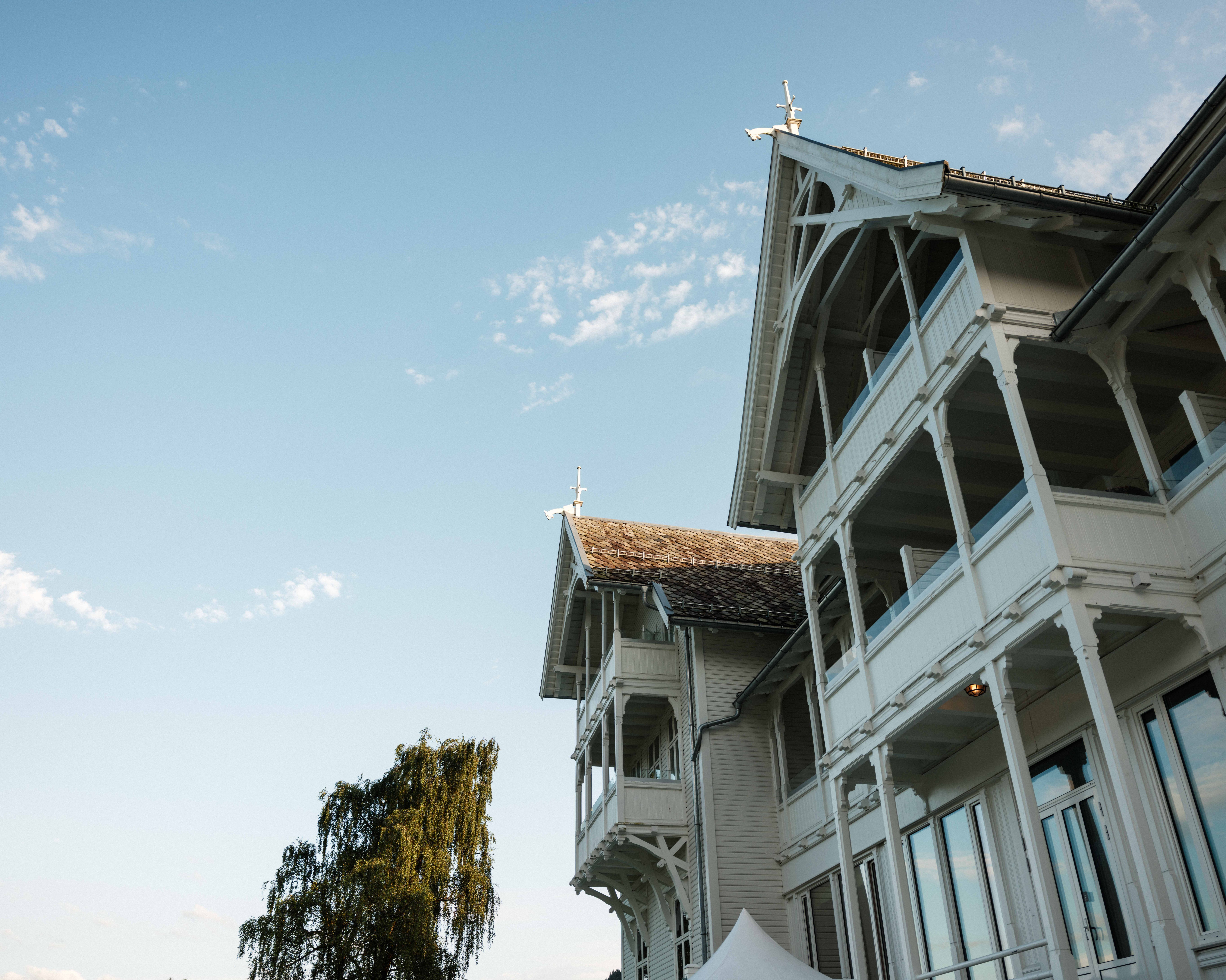 The façade of Thon Hotel Sandven in Norheimsund – a historic Swiss-style hotel overlooking the Hardangerfjord.