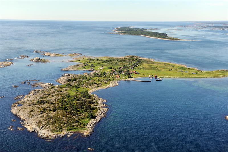 Stråholmen og Jomfruland i sør