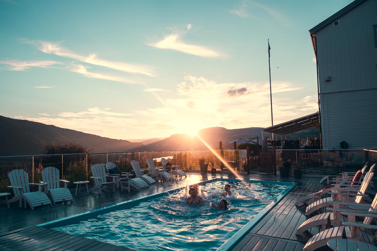 The pool area Nermo Hotell
