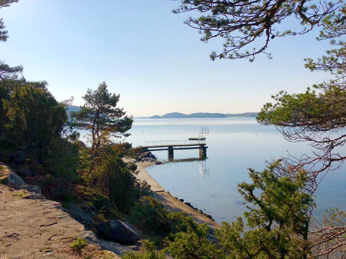 Utsikt mot stupetårnet på Høysand. Foto.