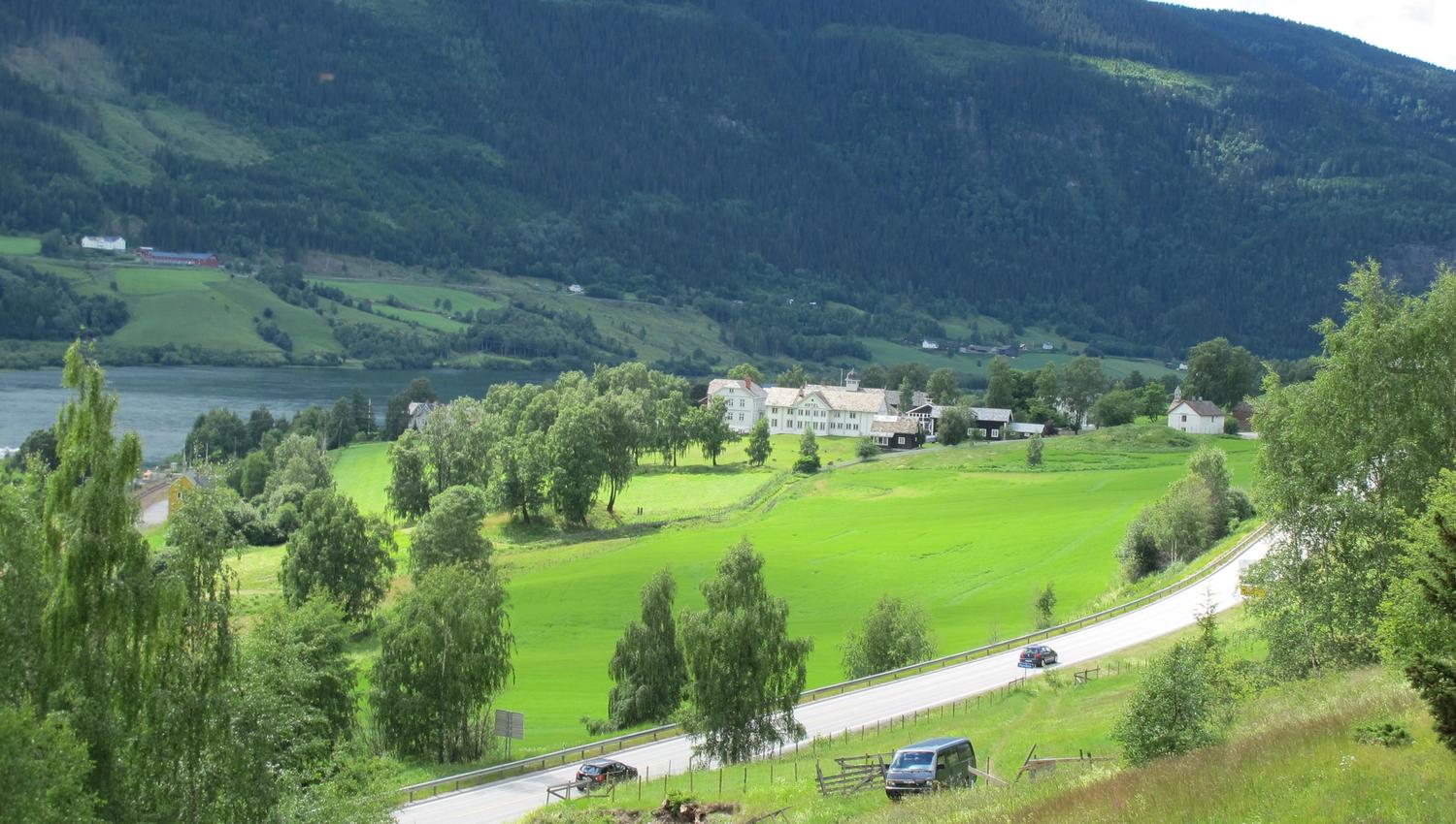View towards Dale-Gudbrands Gard