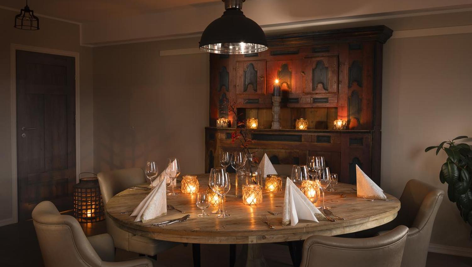 Nice set table at Skåbu Fjellhotell Restaurant
