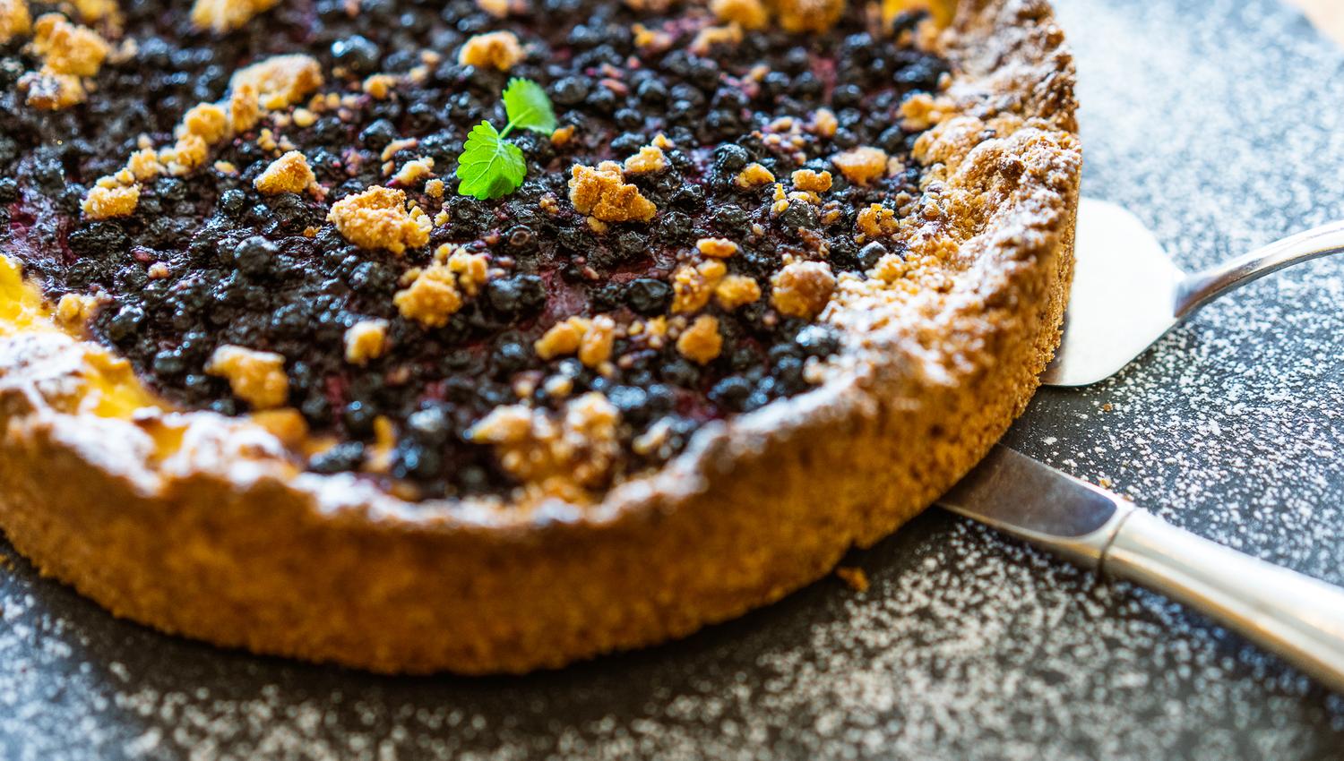 A fresh blueberry cake on a slate at Venabu Fjellhotell