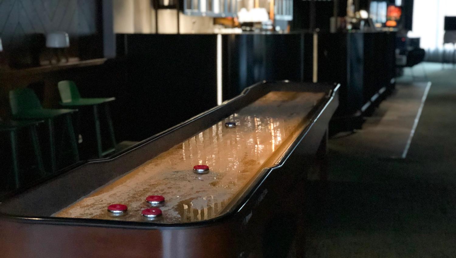 shuffle board i bar