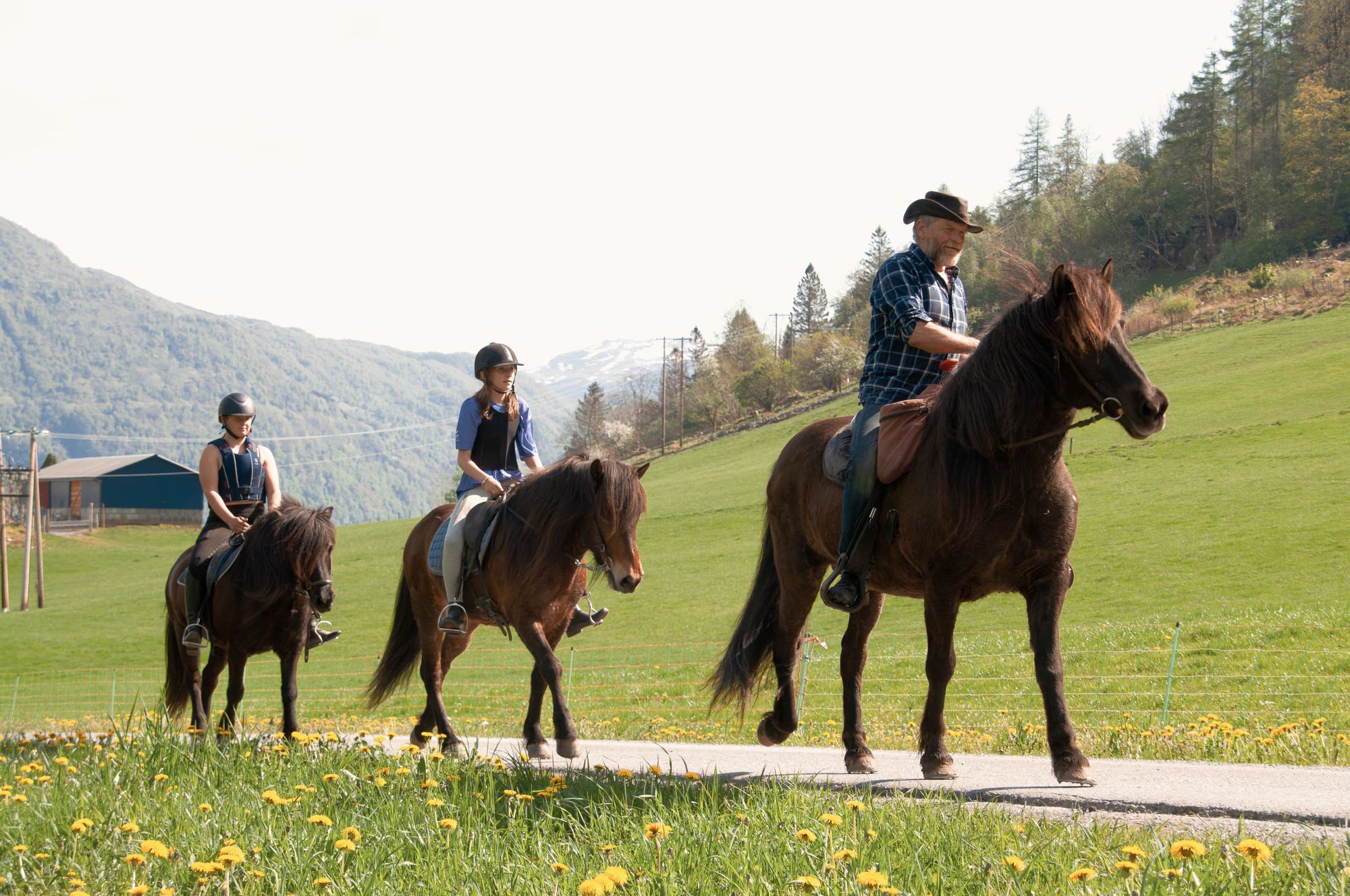 Guidet ridetur i Åkrafjorden