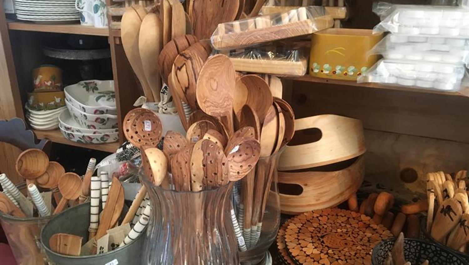 wooden spons and bowls
