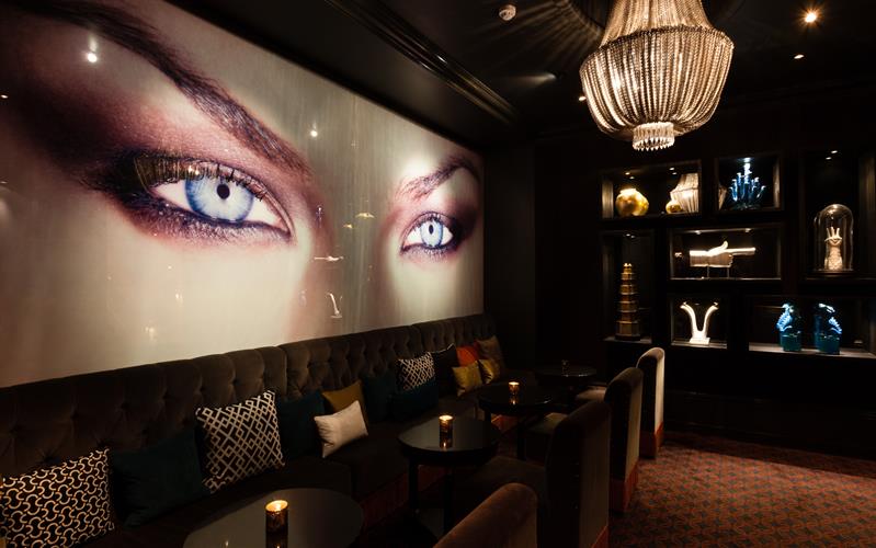 the seating inside the restaurant