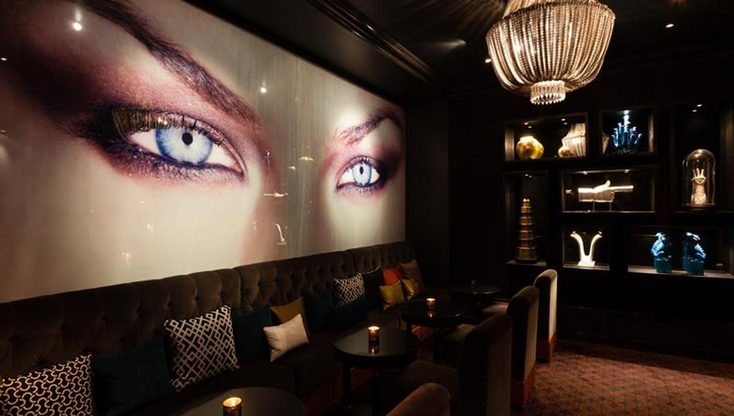 the seating inside the restaurant