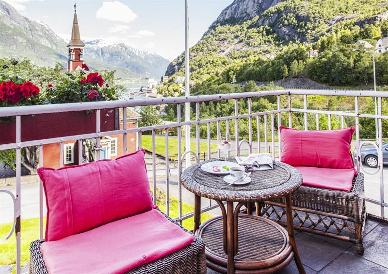 Enjoy a cup of coffee on the balcony with stunning views of the Hardangerfjord and majestic mountains.