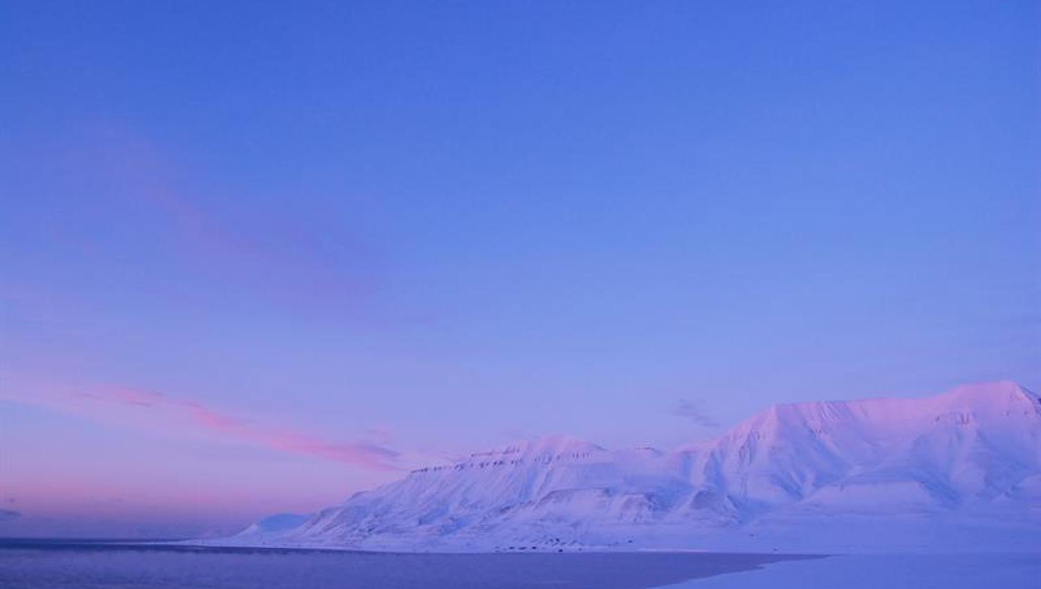 Hiorthhamn seen in the distance, in blue and pink pastel colours