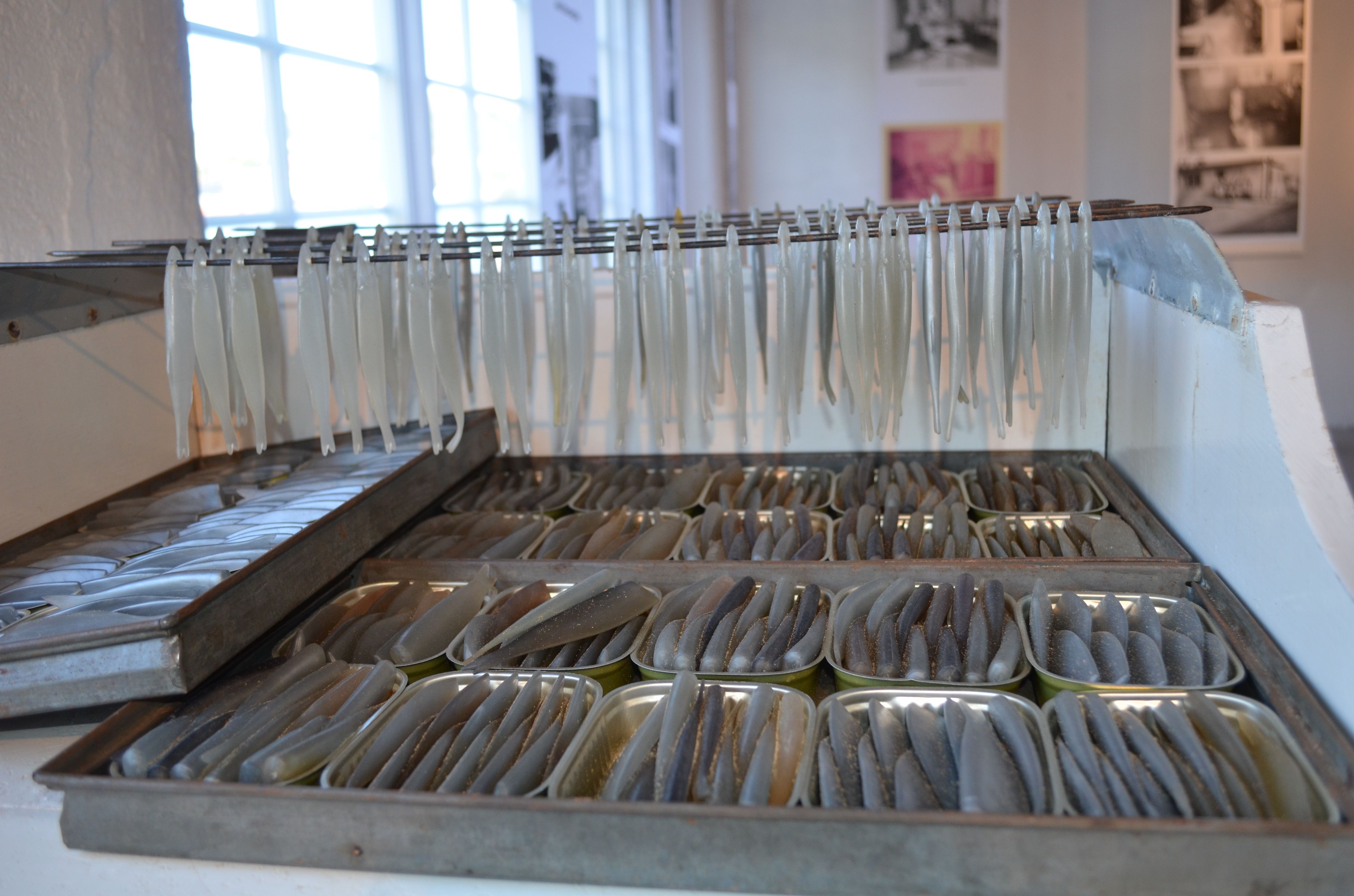 Production of silicone sardines with a can