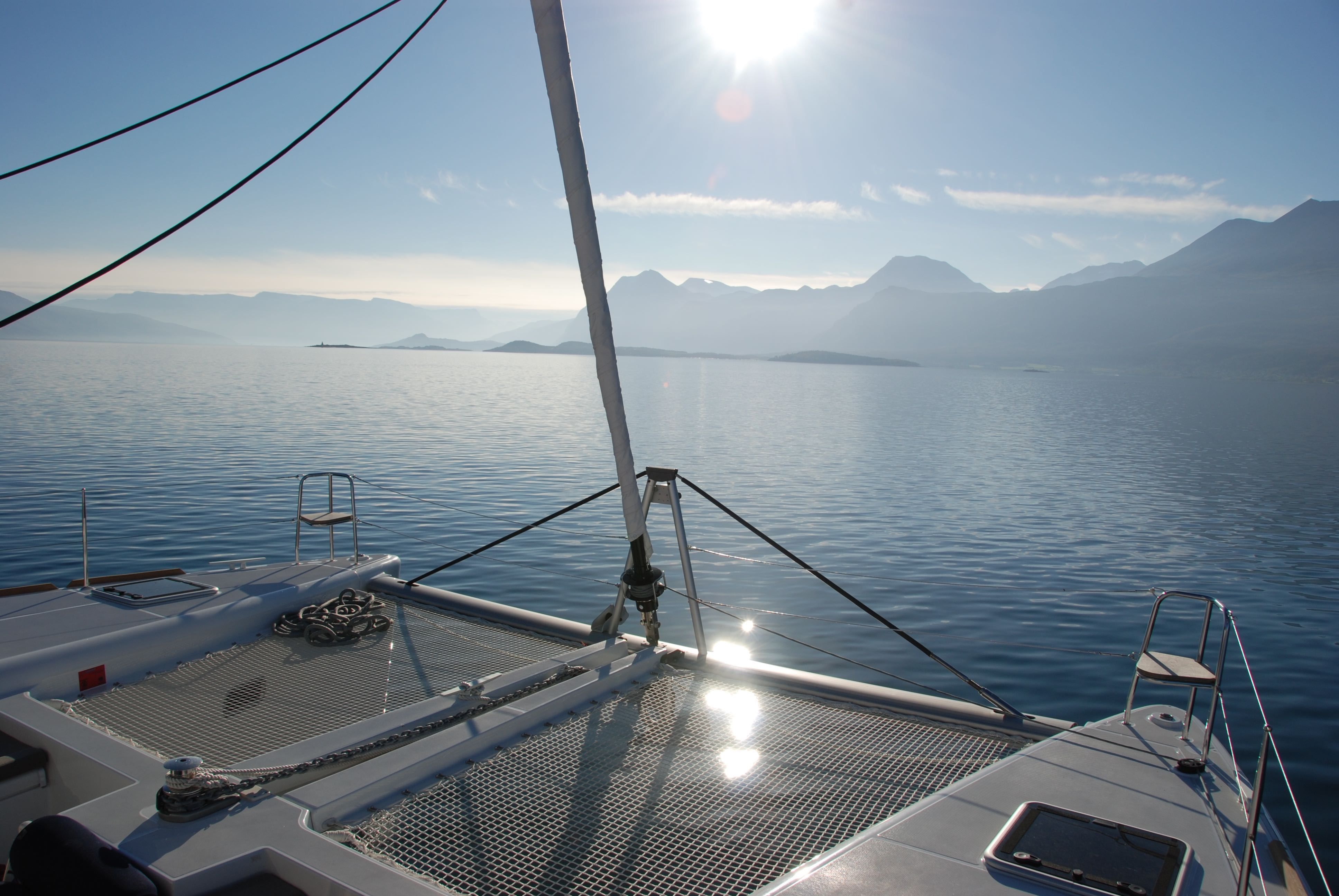 Utsikt over havet fra seilbåt