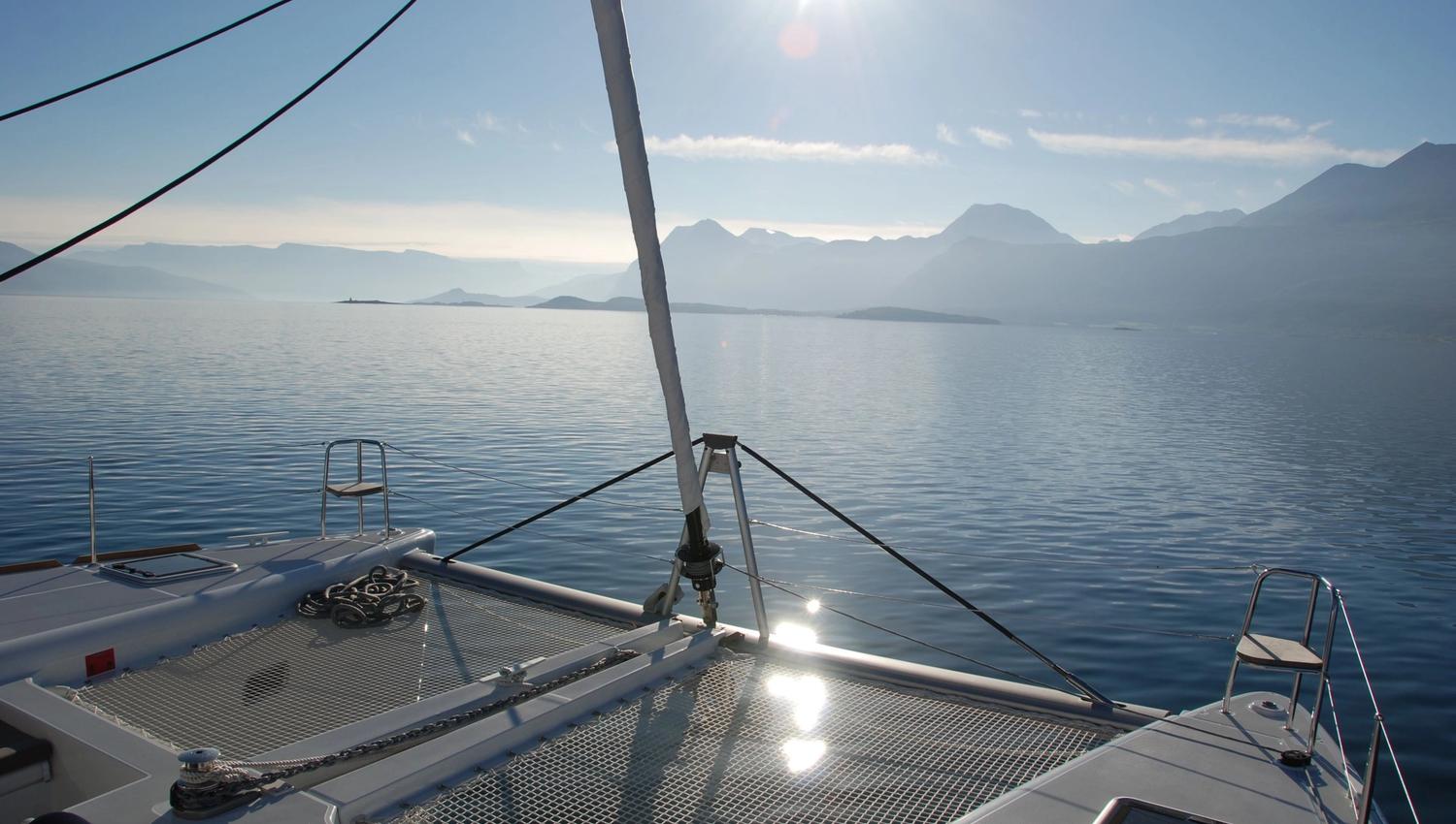 Utsikt over havet fra seilbåt