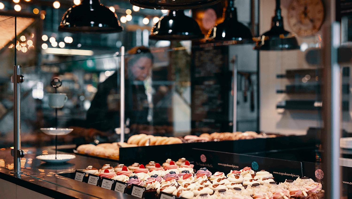 Disk med søte delikatesser