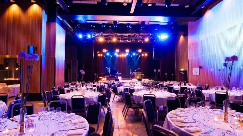 USF-18-event-show-dining