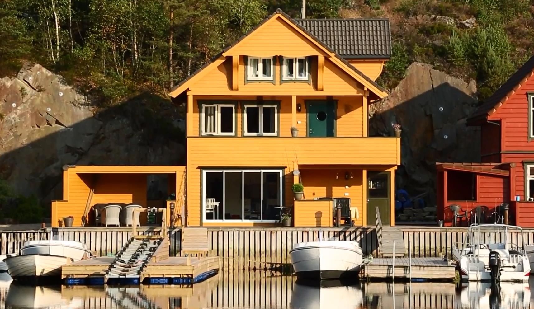 Bryggekanten yellow