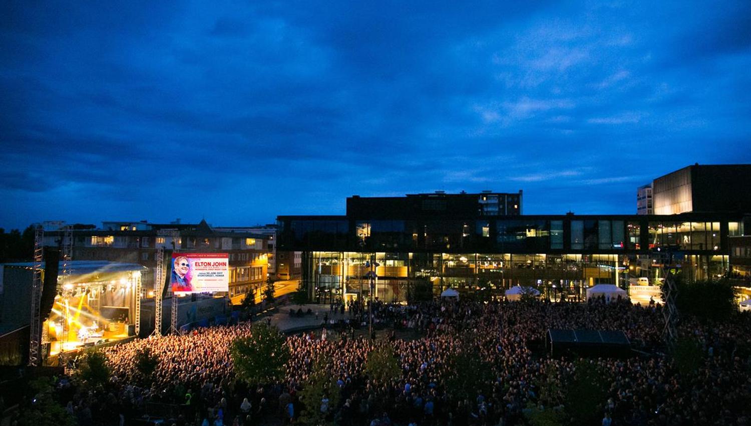 Elton John-konsert på Stortorget utenfor Hamar kulturhus
