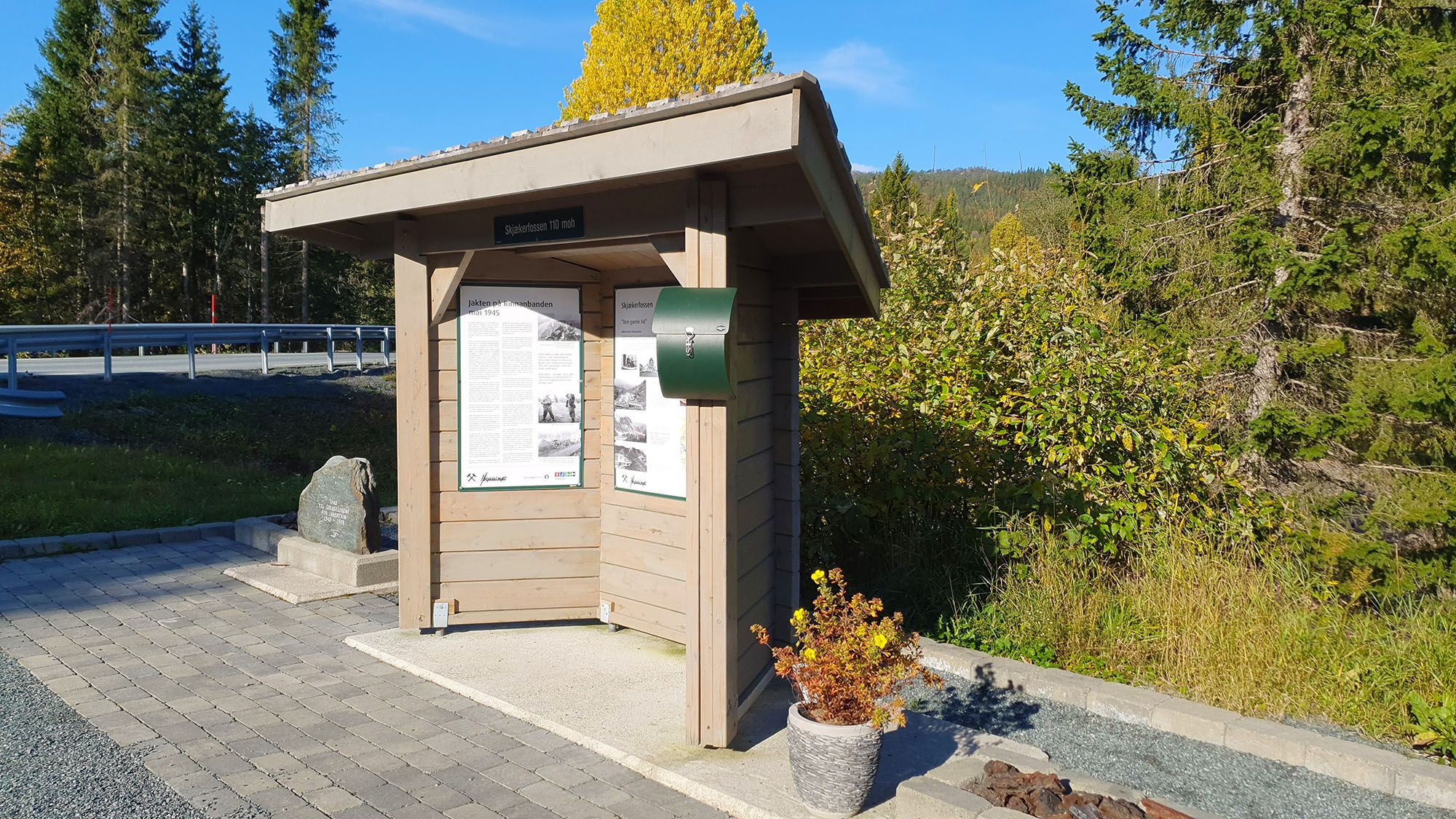 Information boards at Skjækerfossen Waterfall 