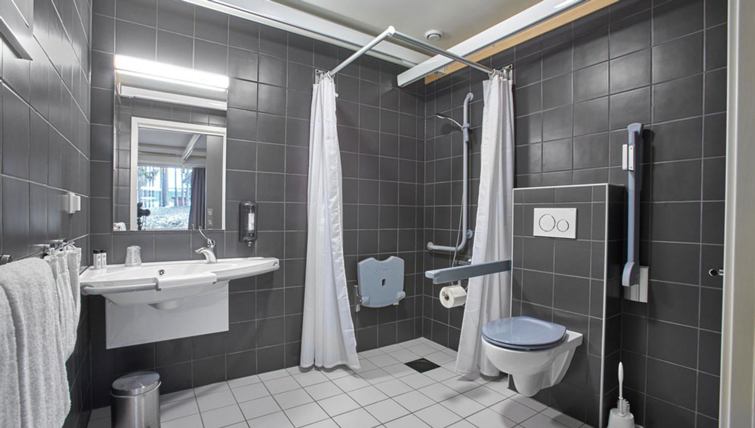 adapted bathroom at the hotel leisure park