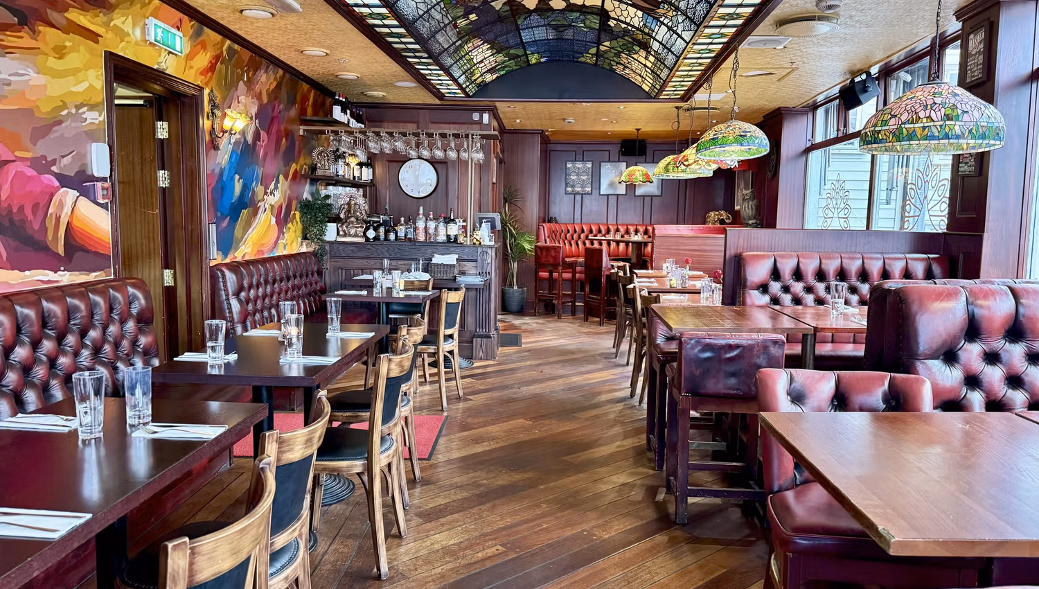 Leela India Restaurant og Bar