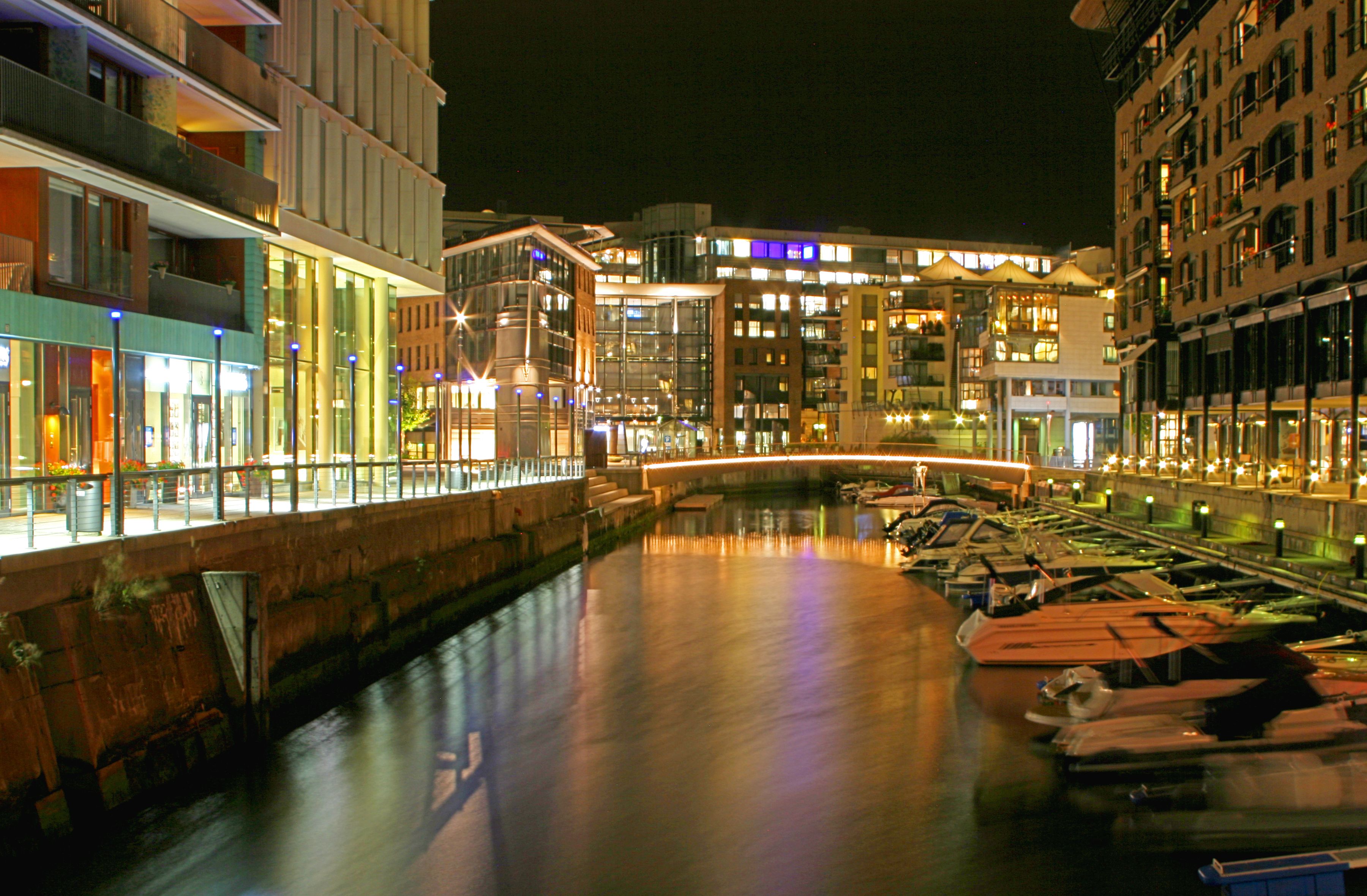 canal with boats in the Tjuvholmen area