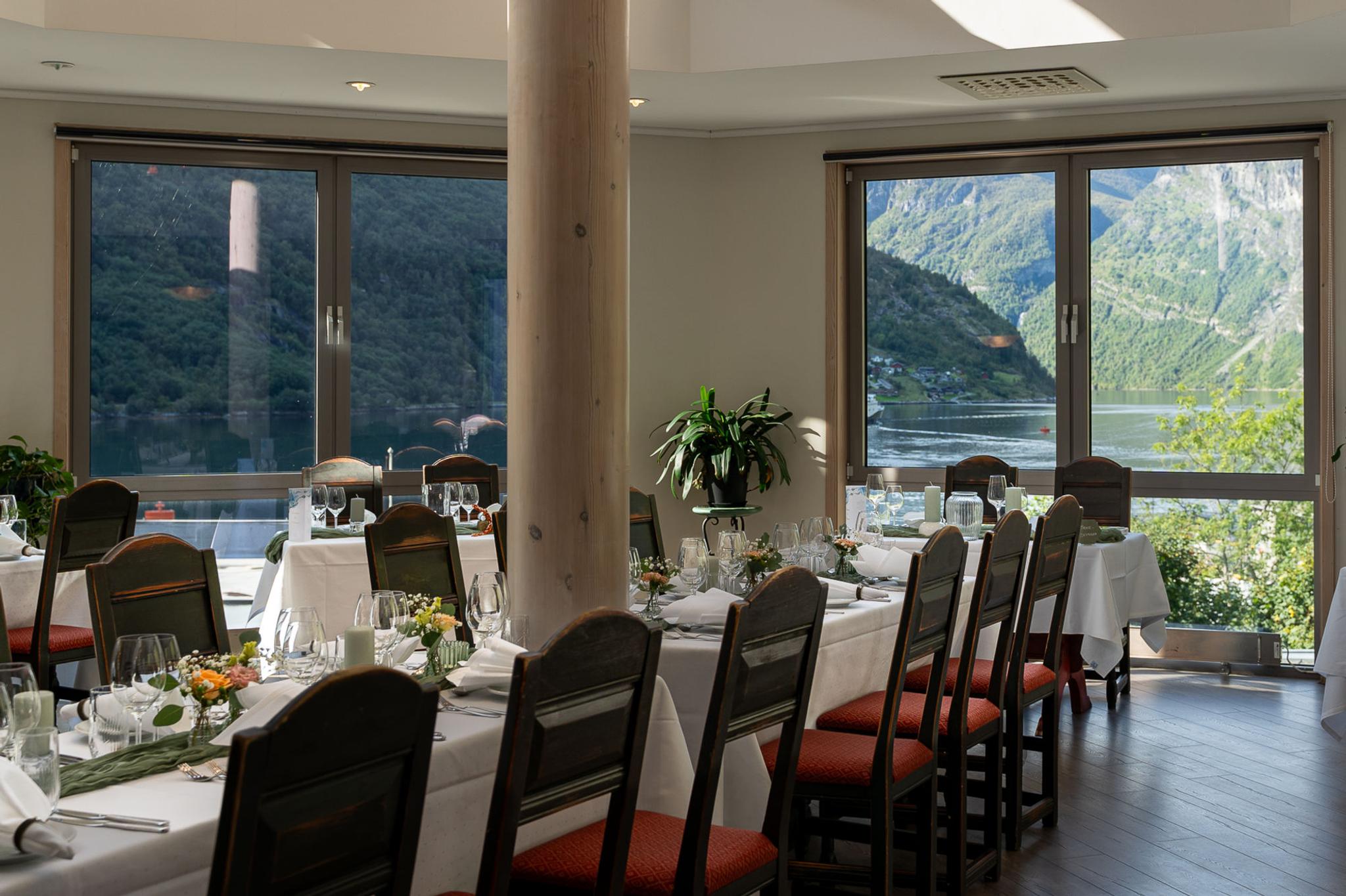 Restaurant_Skageflå_Celebration_Setup_Havila Hotel Geiranger