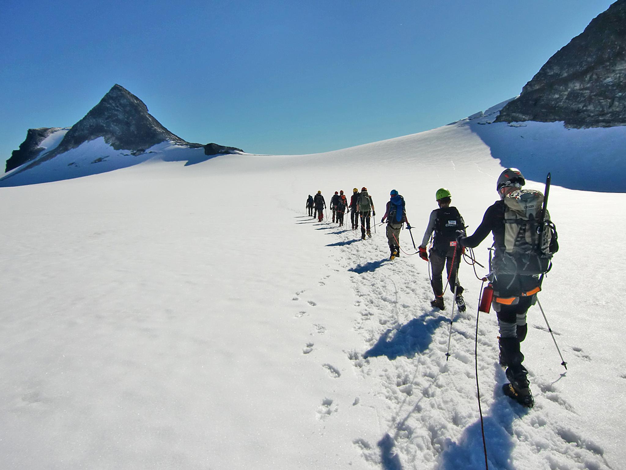 Guided glacier tour to Uranostinden