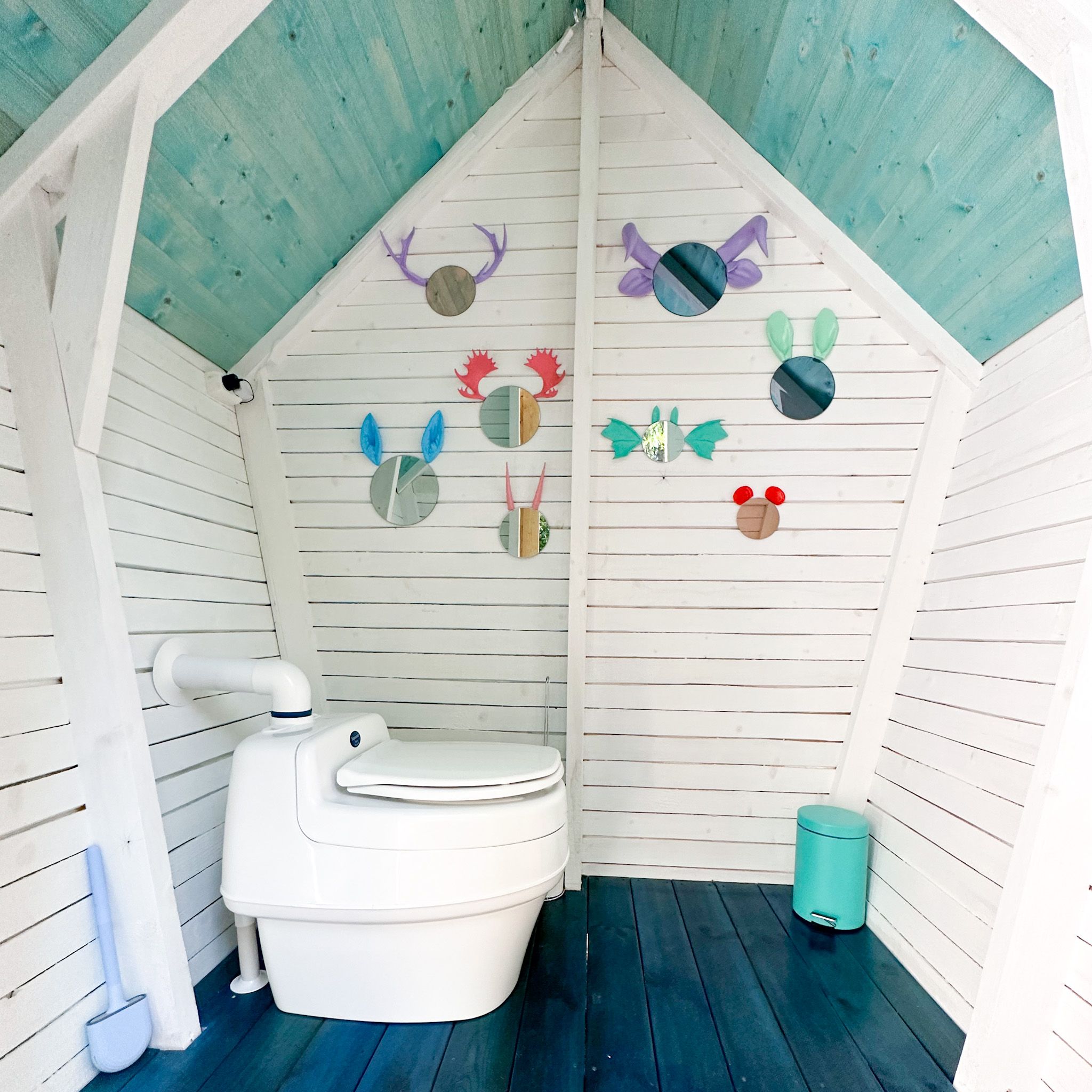 Bathroom and nice decorations on the wall