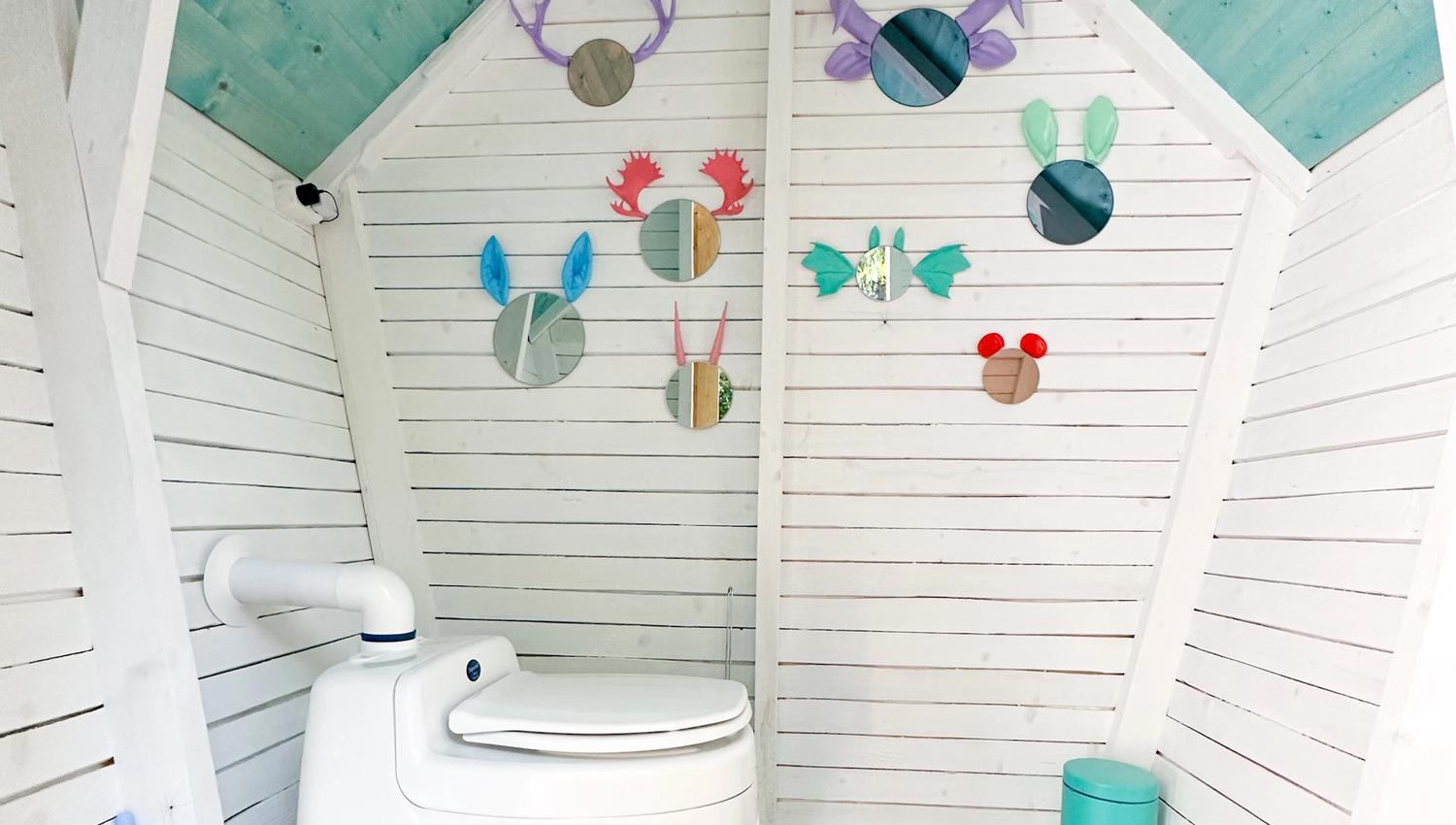 Bathroom and nice decorations on the wall