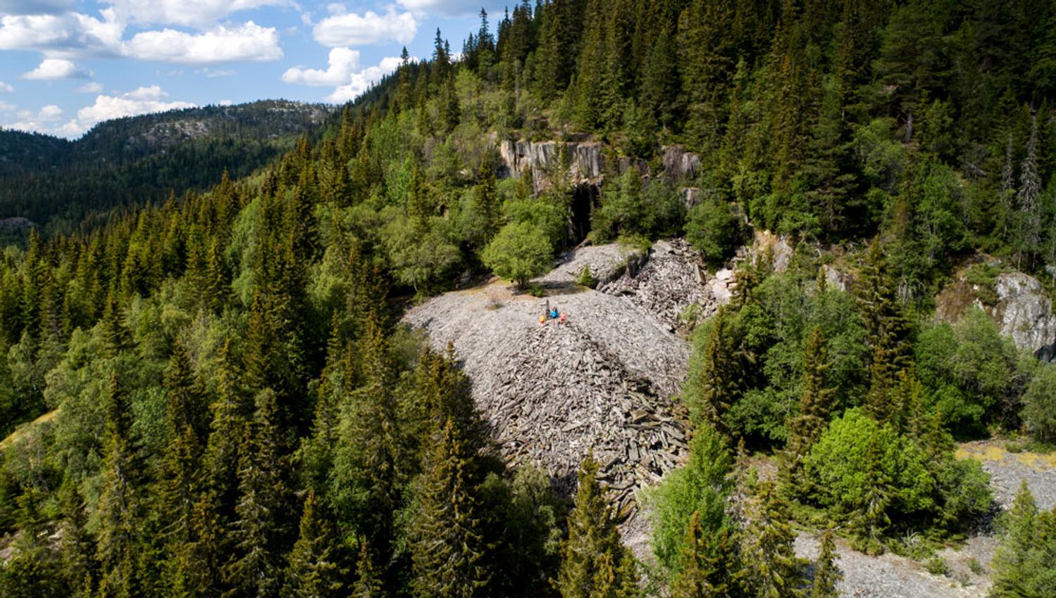 dronebilde av brynesteinsbruddet på Dalen