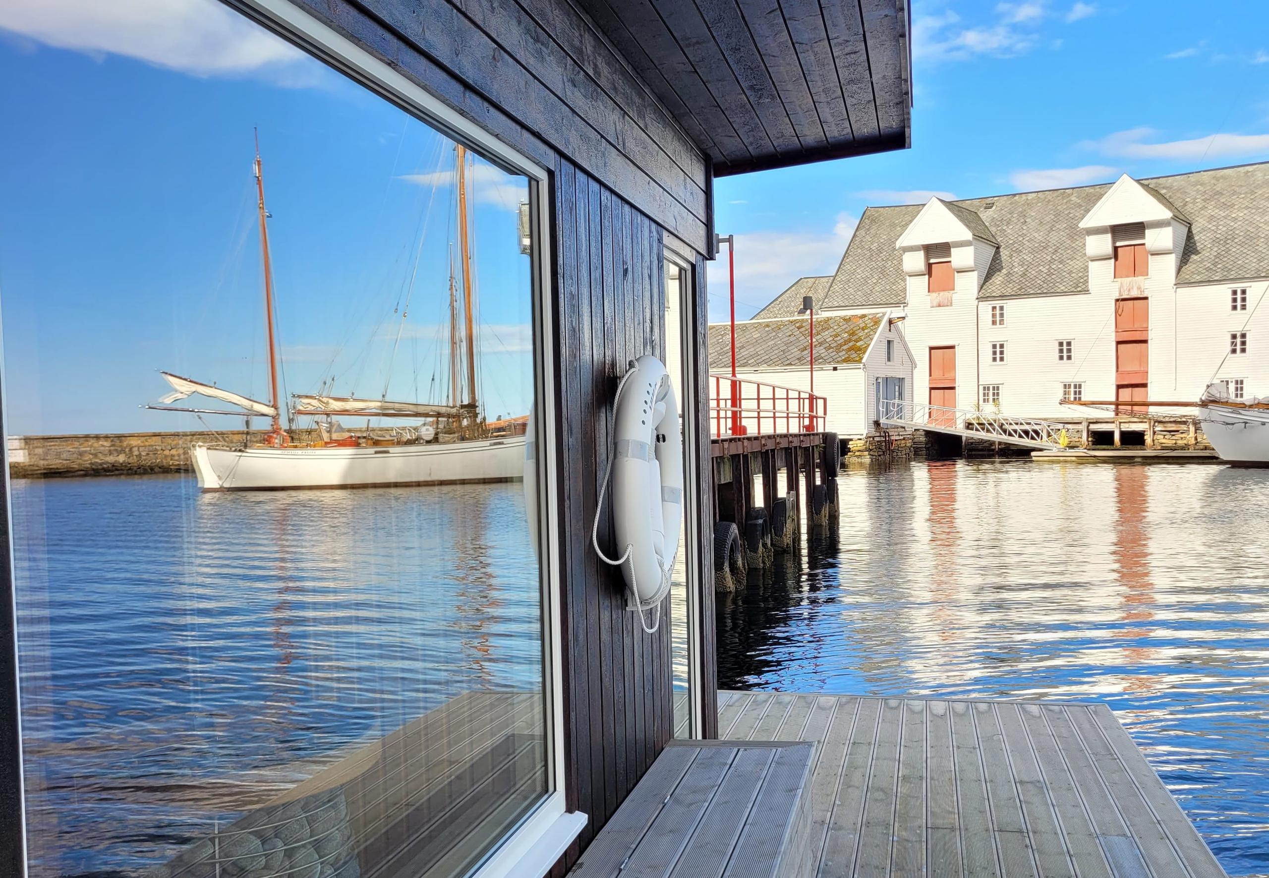 Beautiful location by the Fisheries Museum and Molja Lighthouse in Ålesund