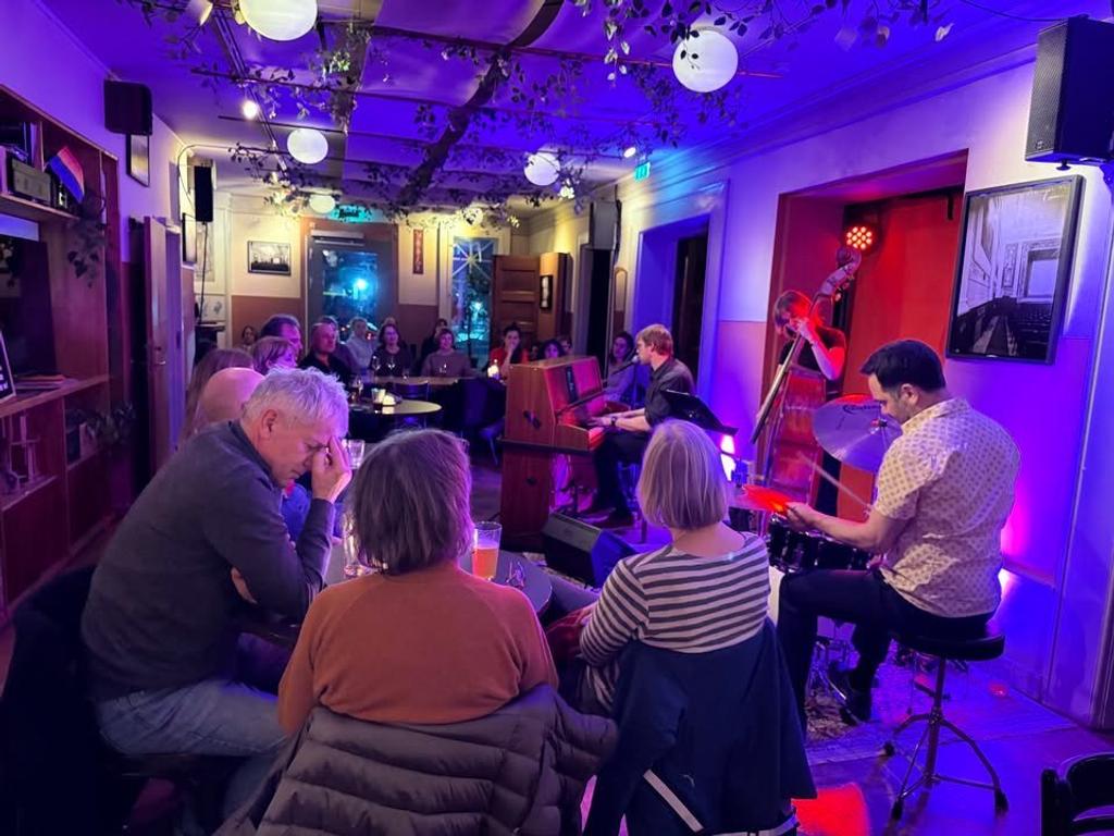 Neighborhood jazz in Rosendal Café!