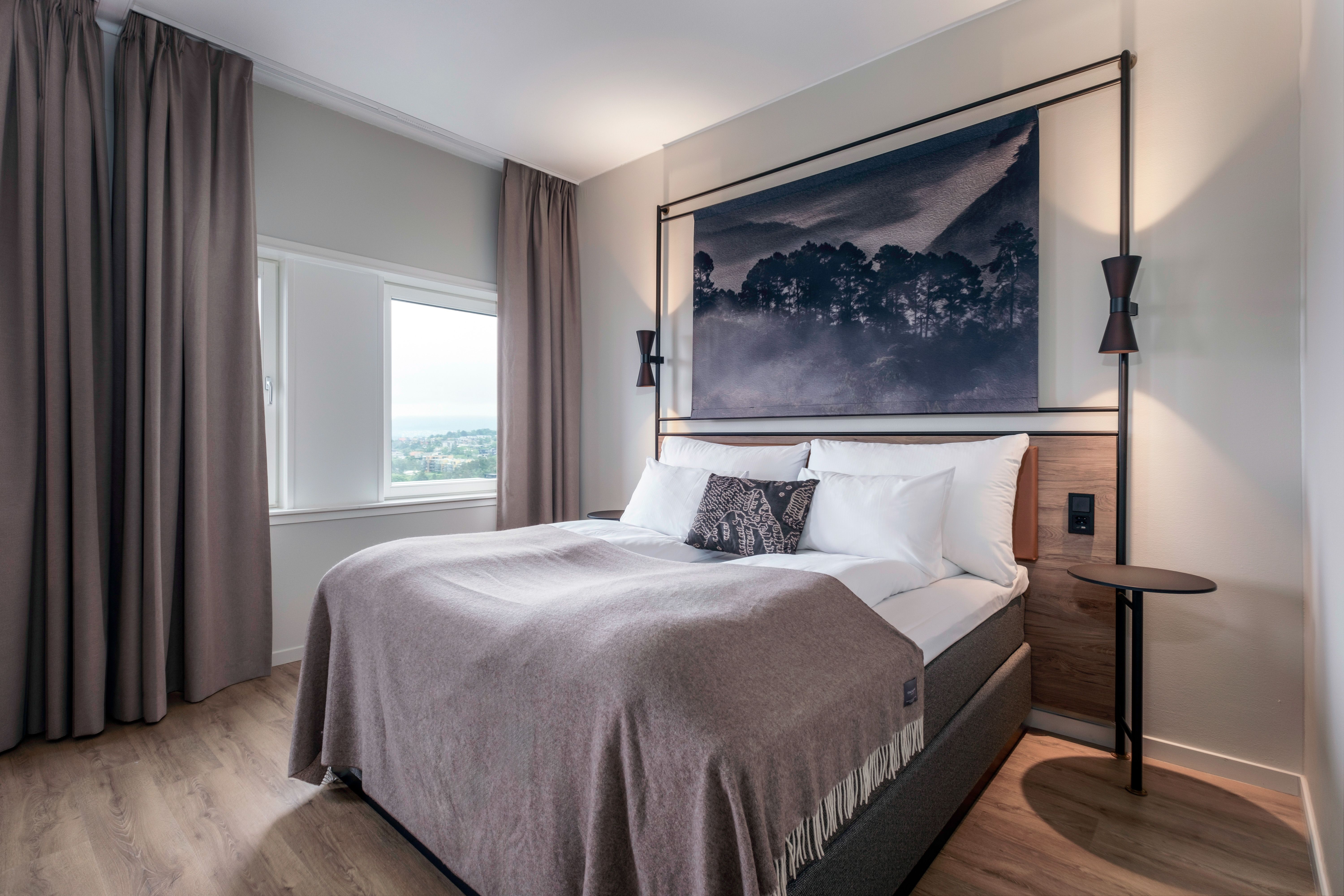 Delux Kingsize bed