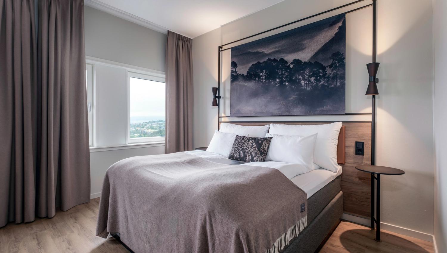 Delux Kingsize bed