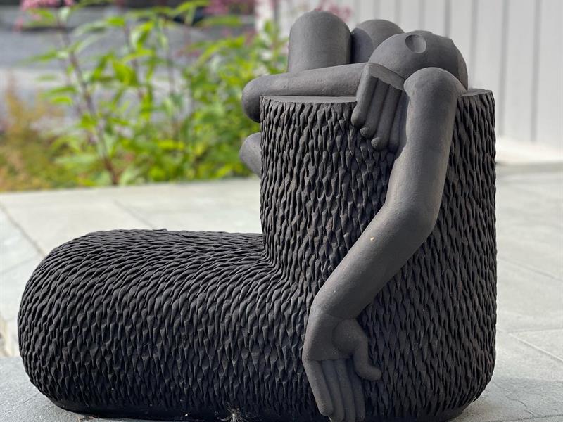 Black sculpture looing like boots