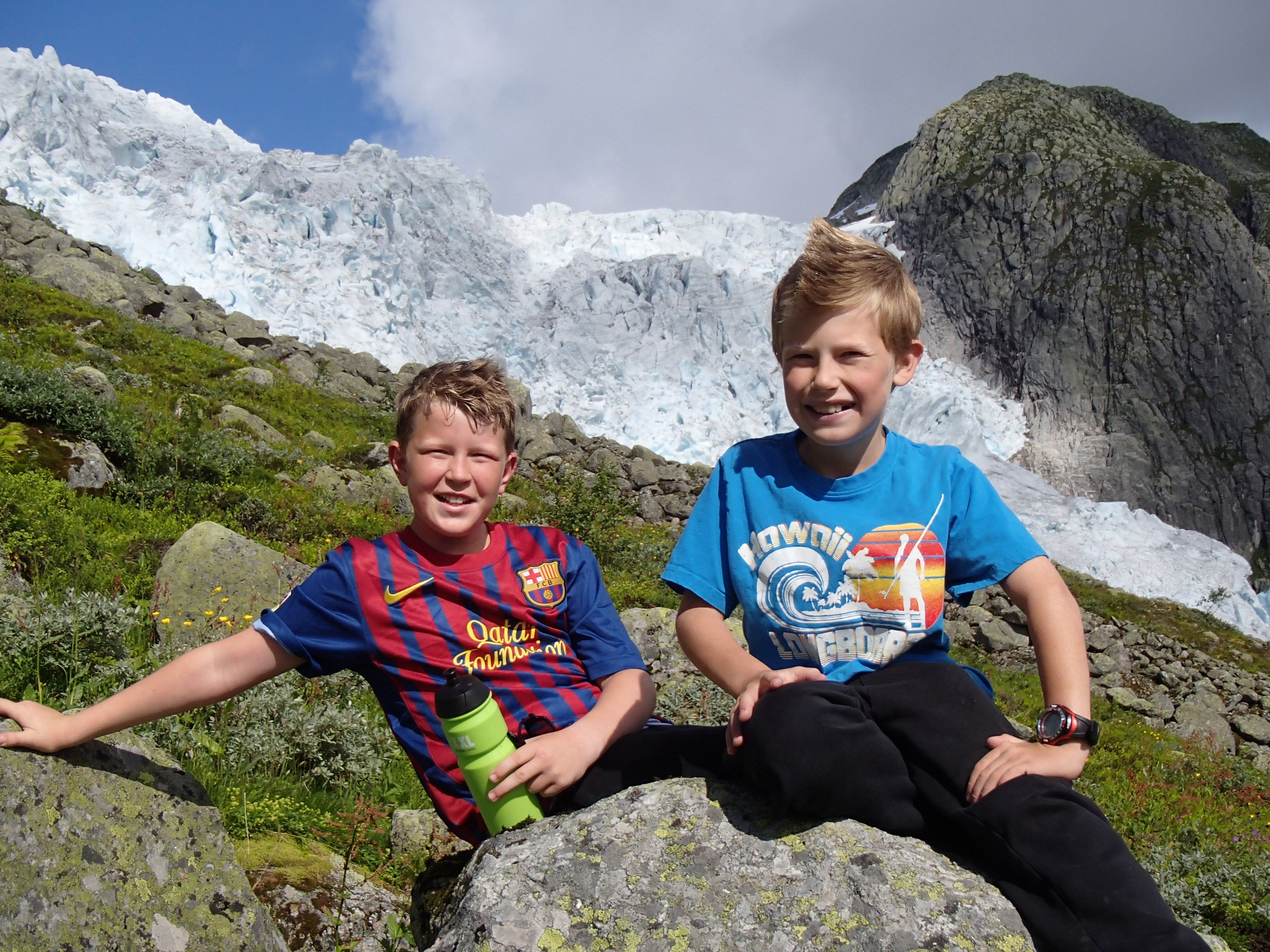 Flatbrehytta høgfjellshytte, Fjærland