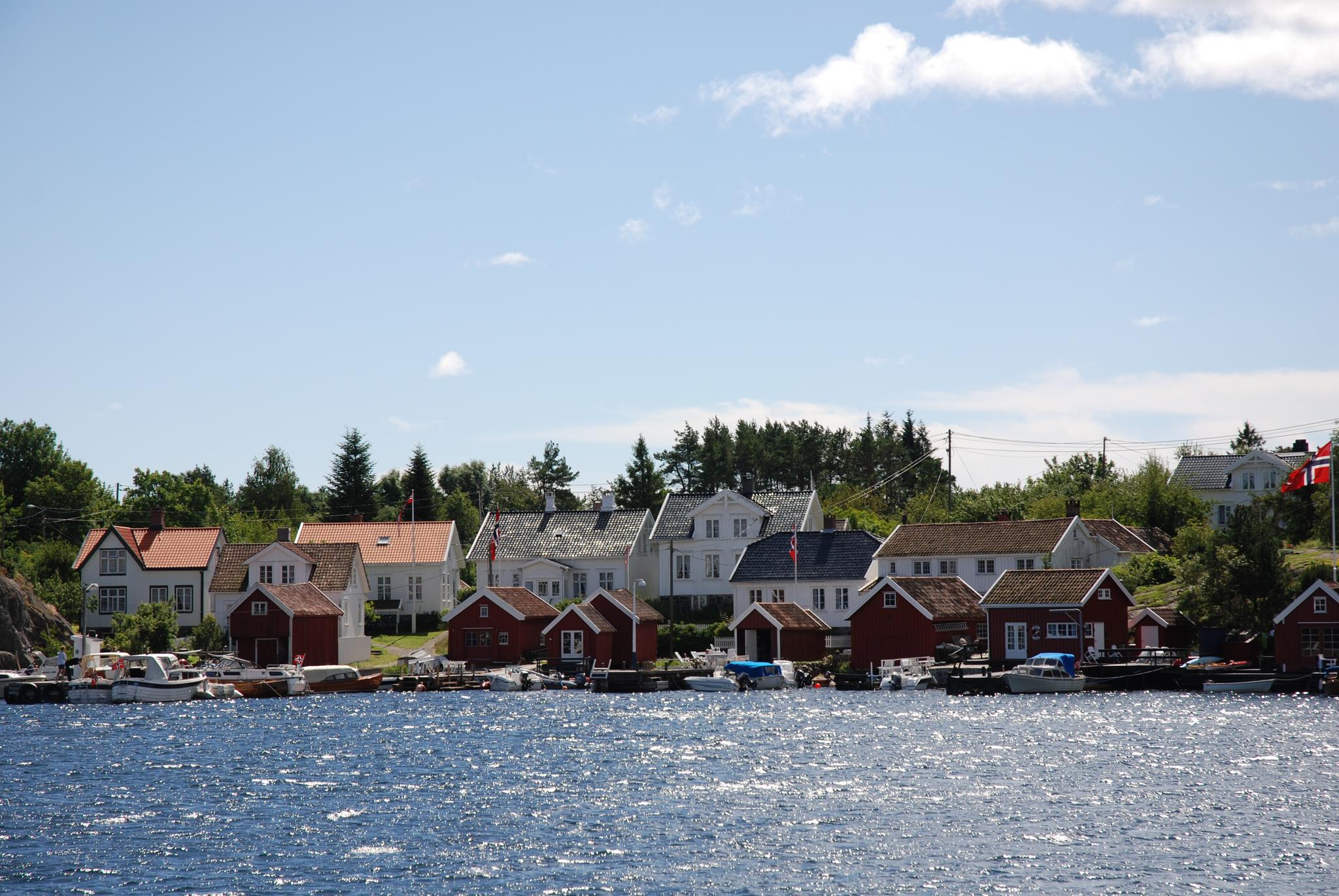 Buildings on Merdø outside of Arendal, Southern Norway. Arendal tourist office.