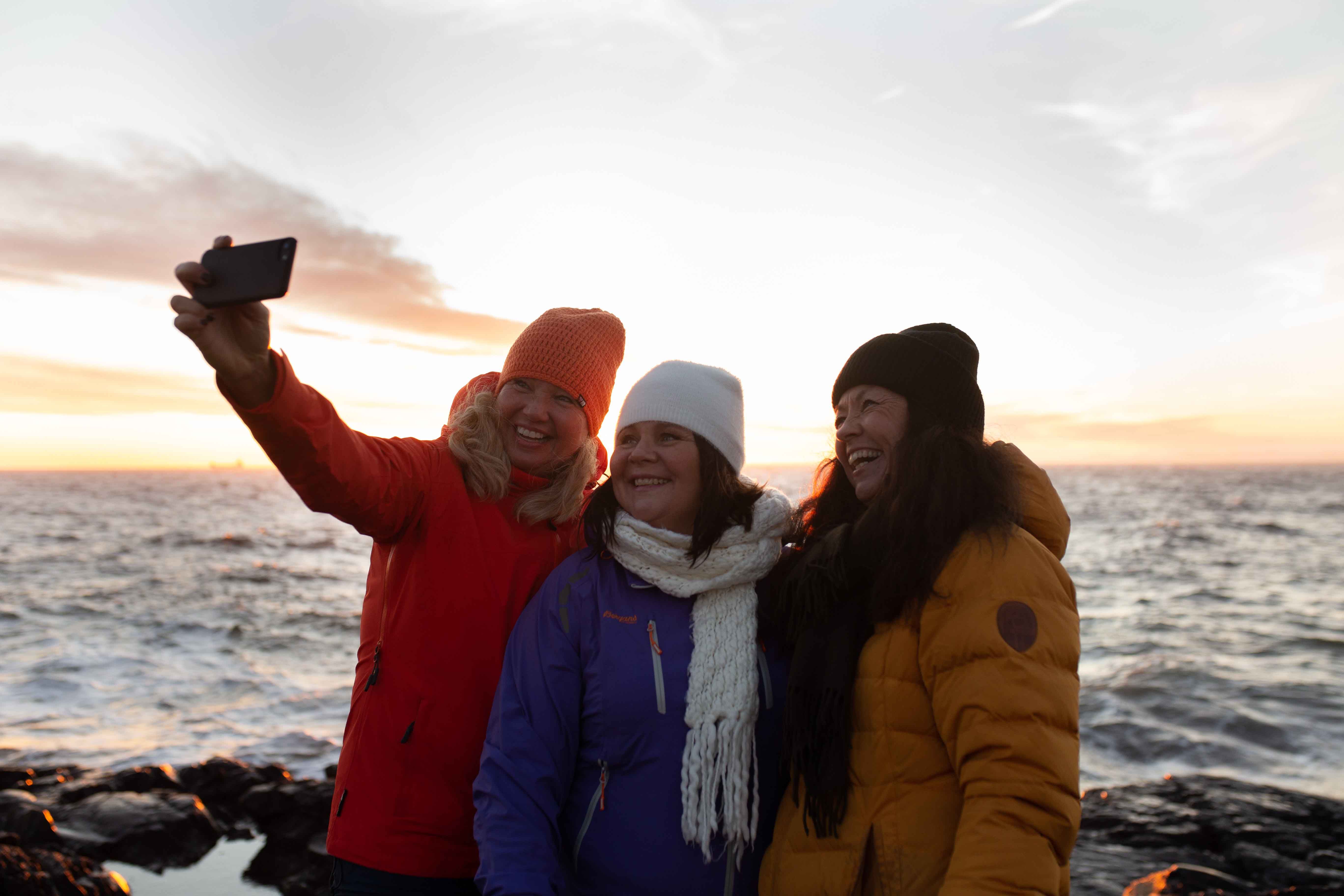 Ladies take seflie at Mølen