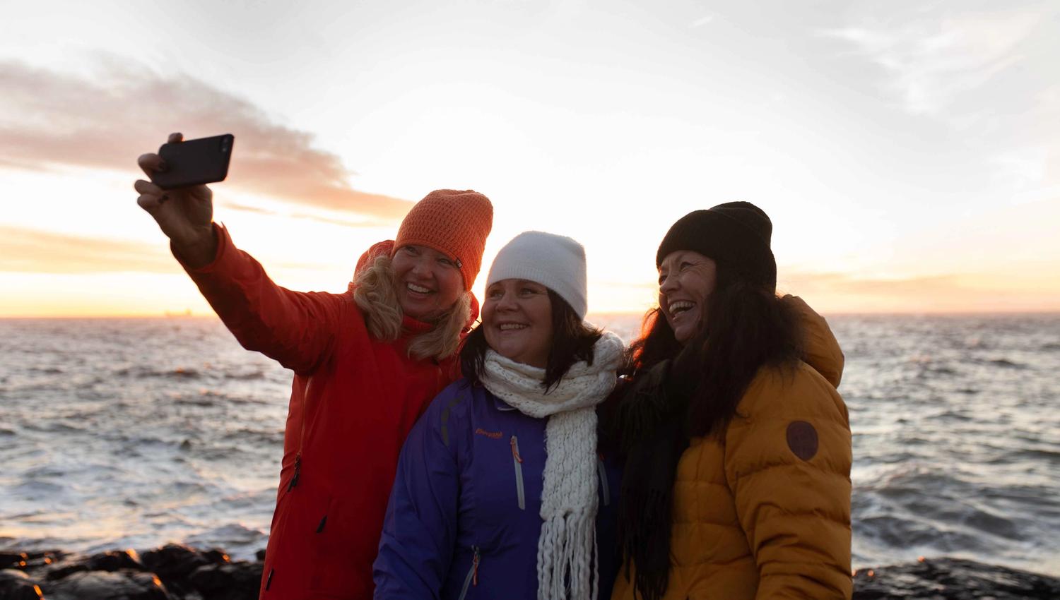 Ladies take seflie at Mølen