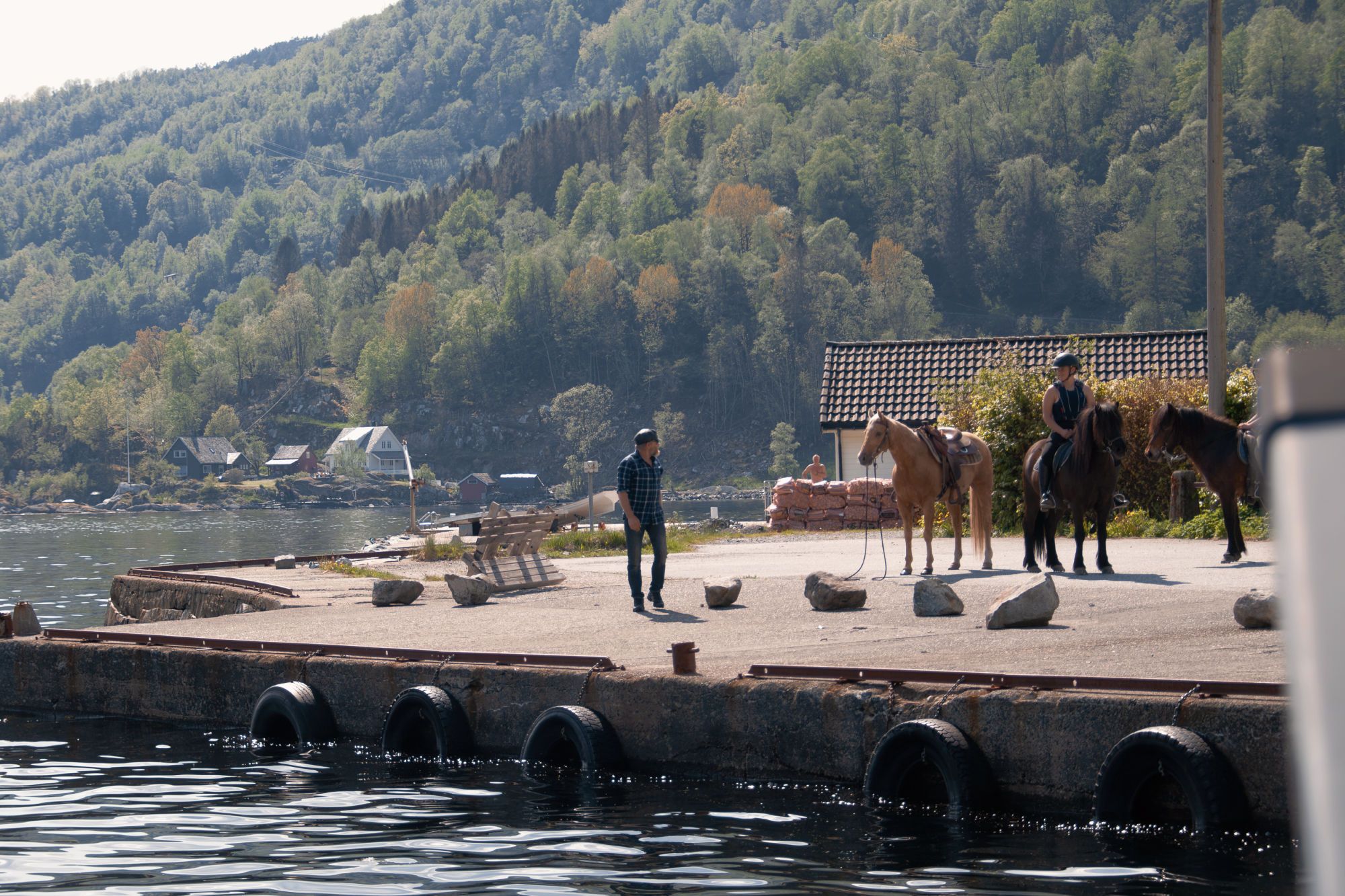 Guidet ridetur i Åkrafjorden
