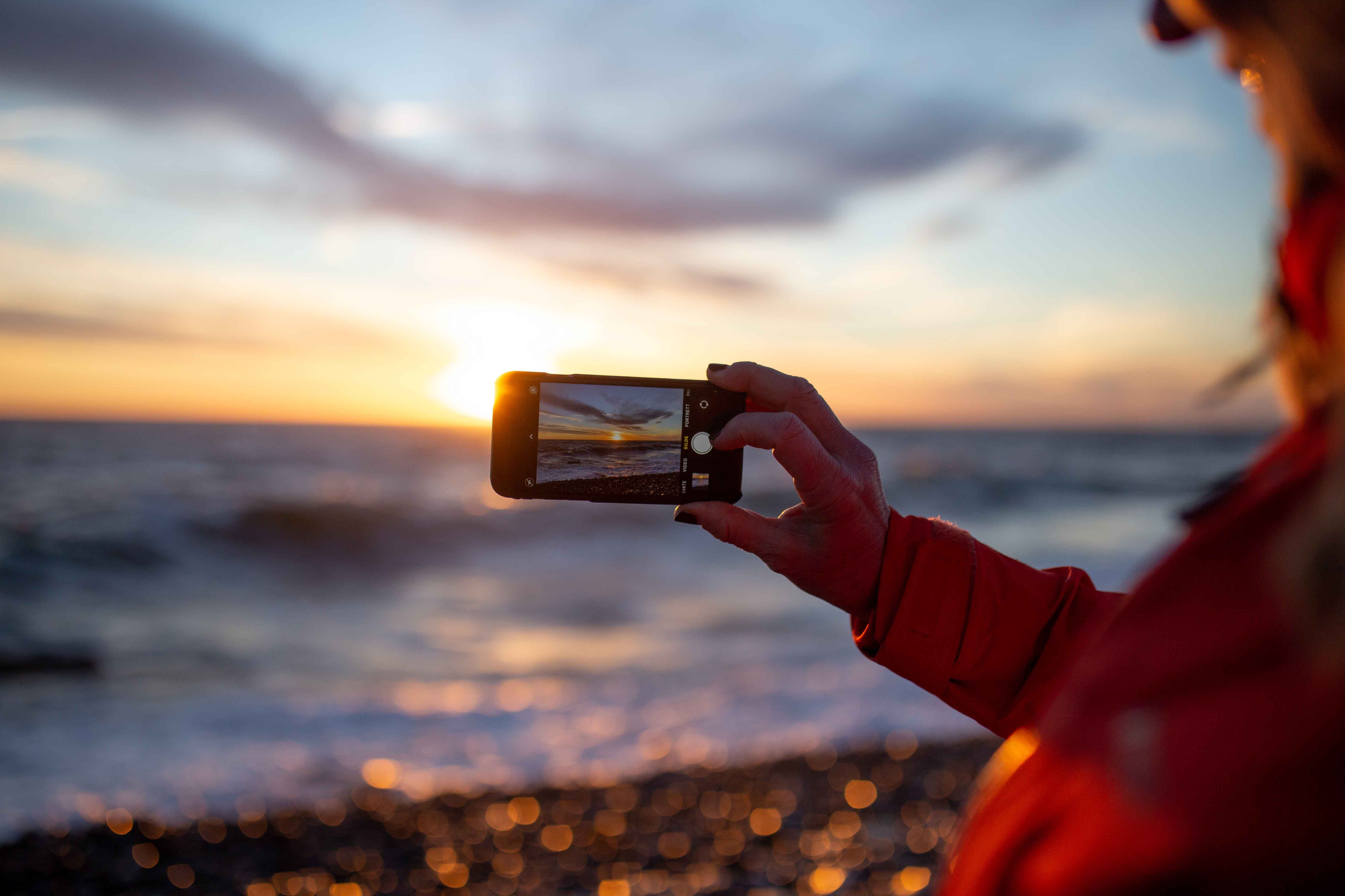 Phone that takes a picture out over Mølen