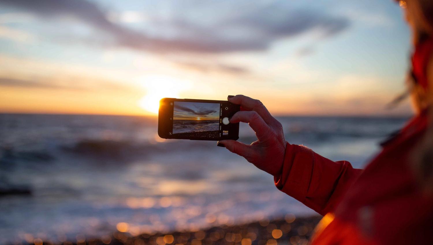 Phone that takes a picture out over Mølen